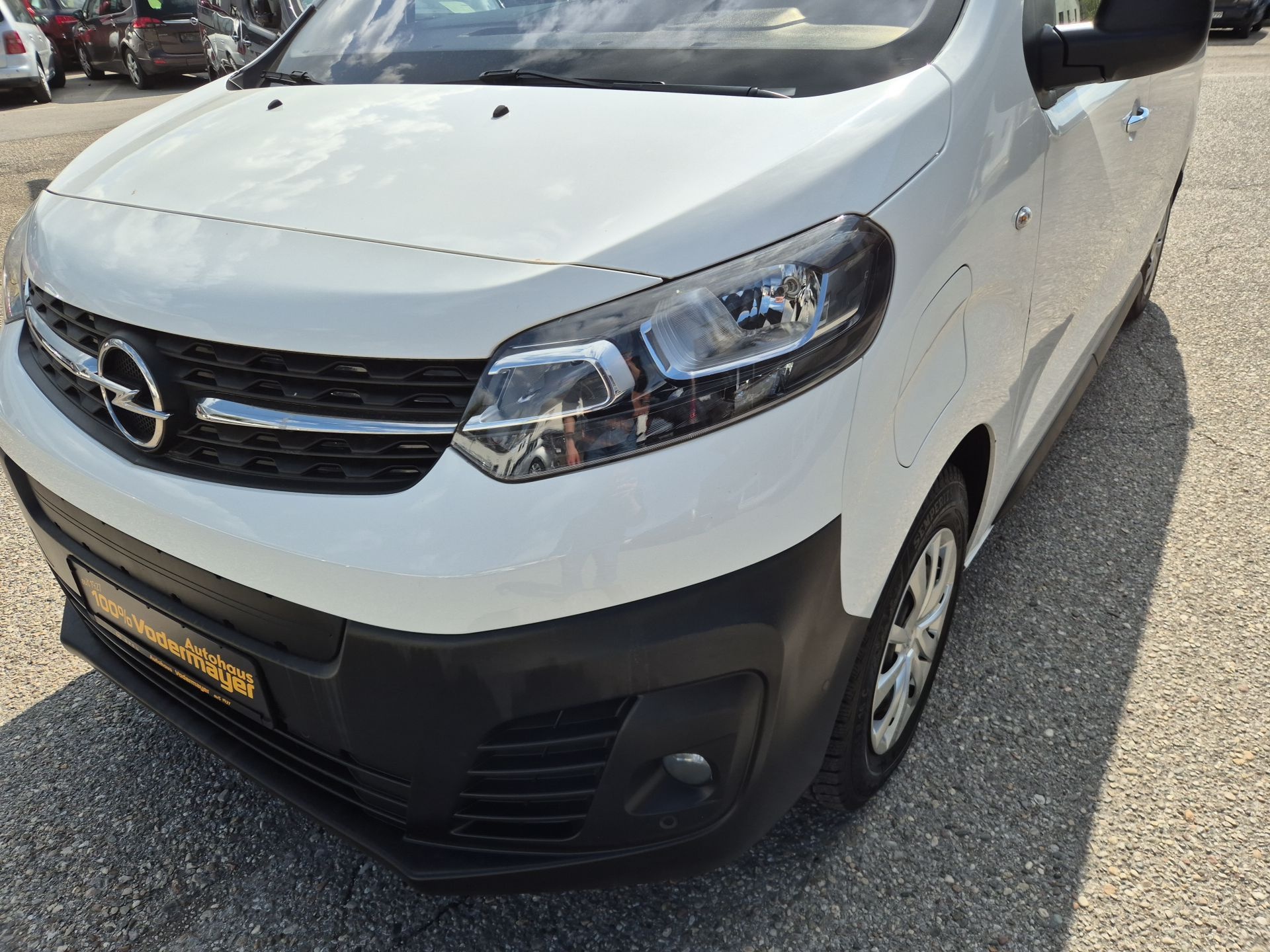 Vivaro-E Cargo Elegance 