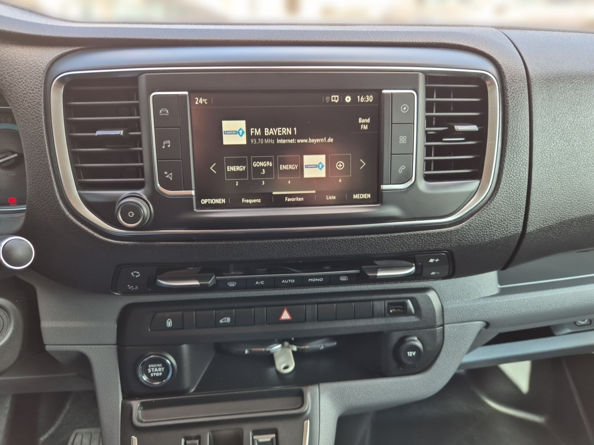 Vivaro-E Cargo Elegance 
