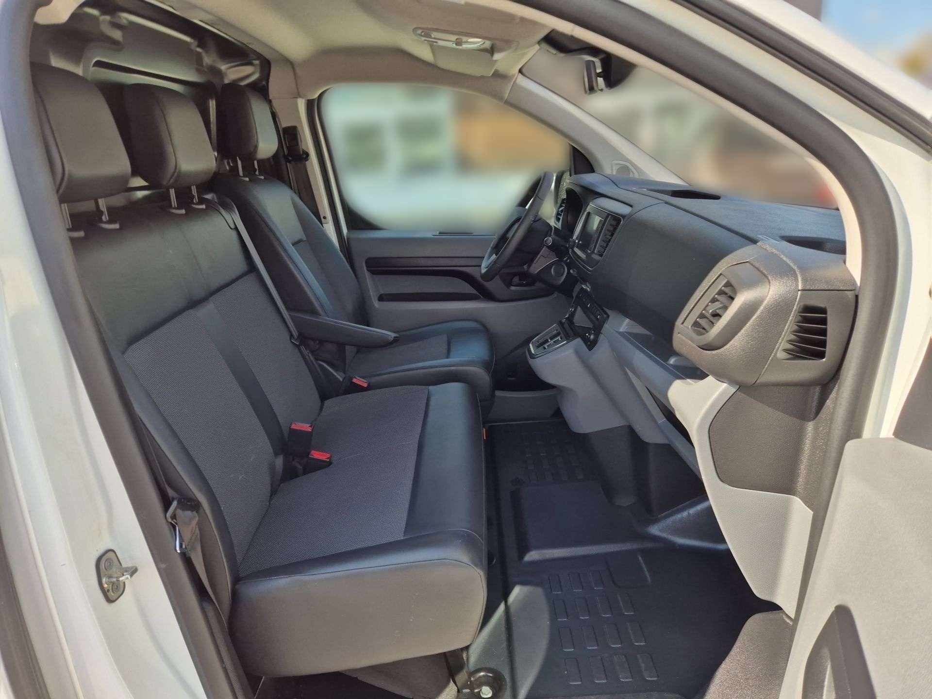 Vivaro-E Cargo Elegance 