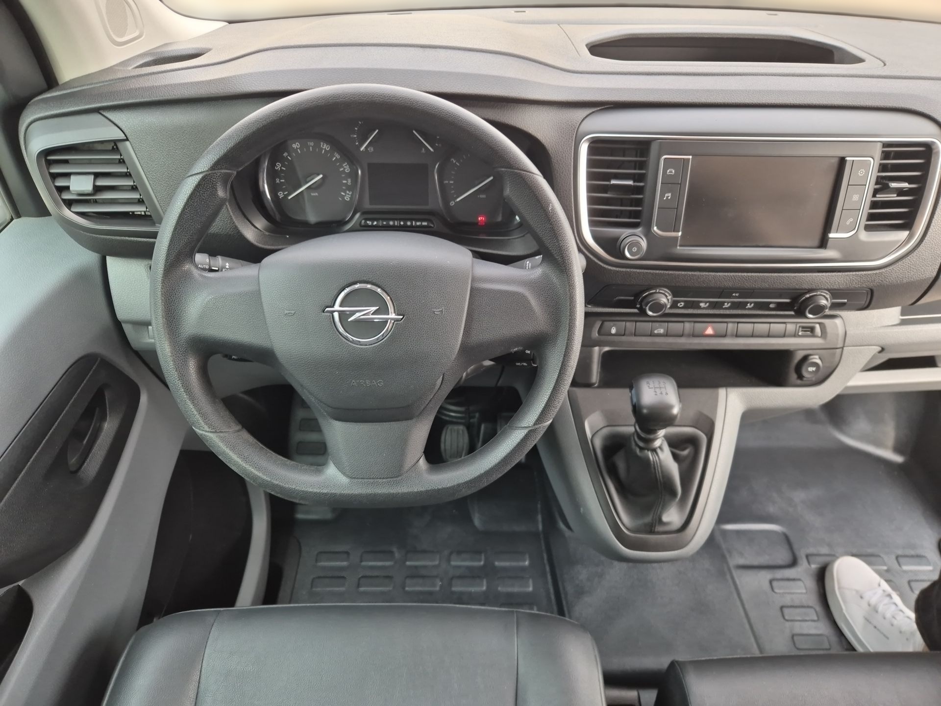 Vivaro Cargo Elegance 2.0