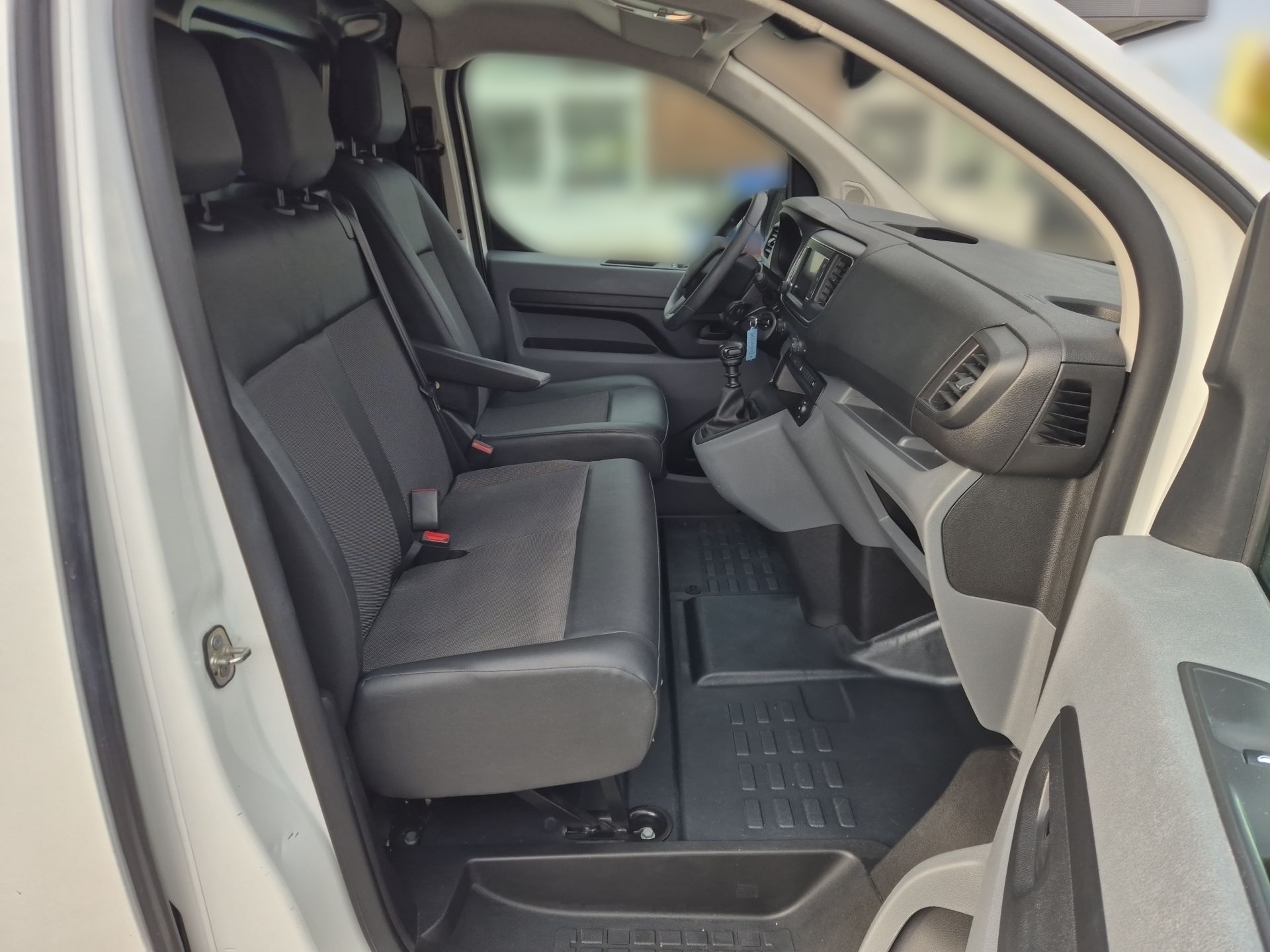 Vivaro Cargo Elegance 2.0