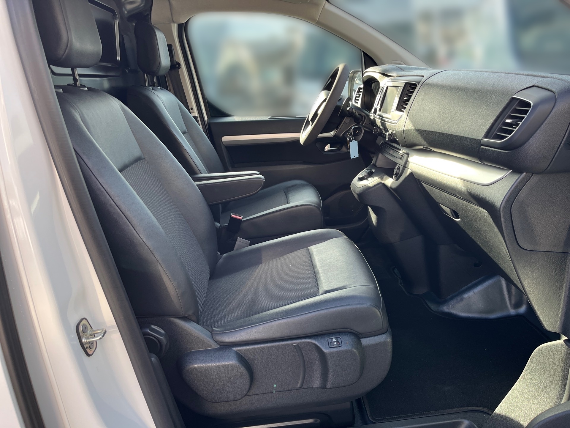 Vivaro Cargo Edition M 2.0