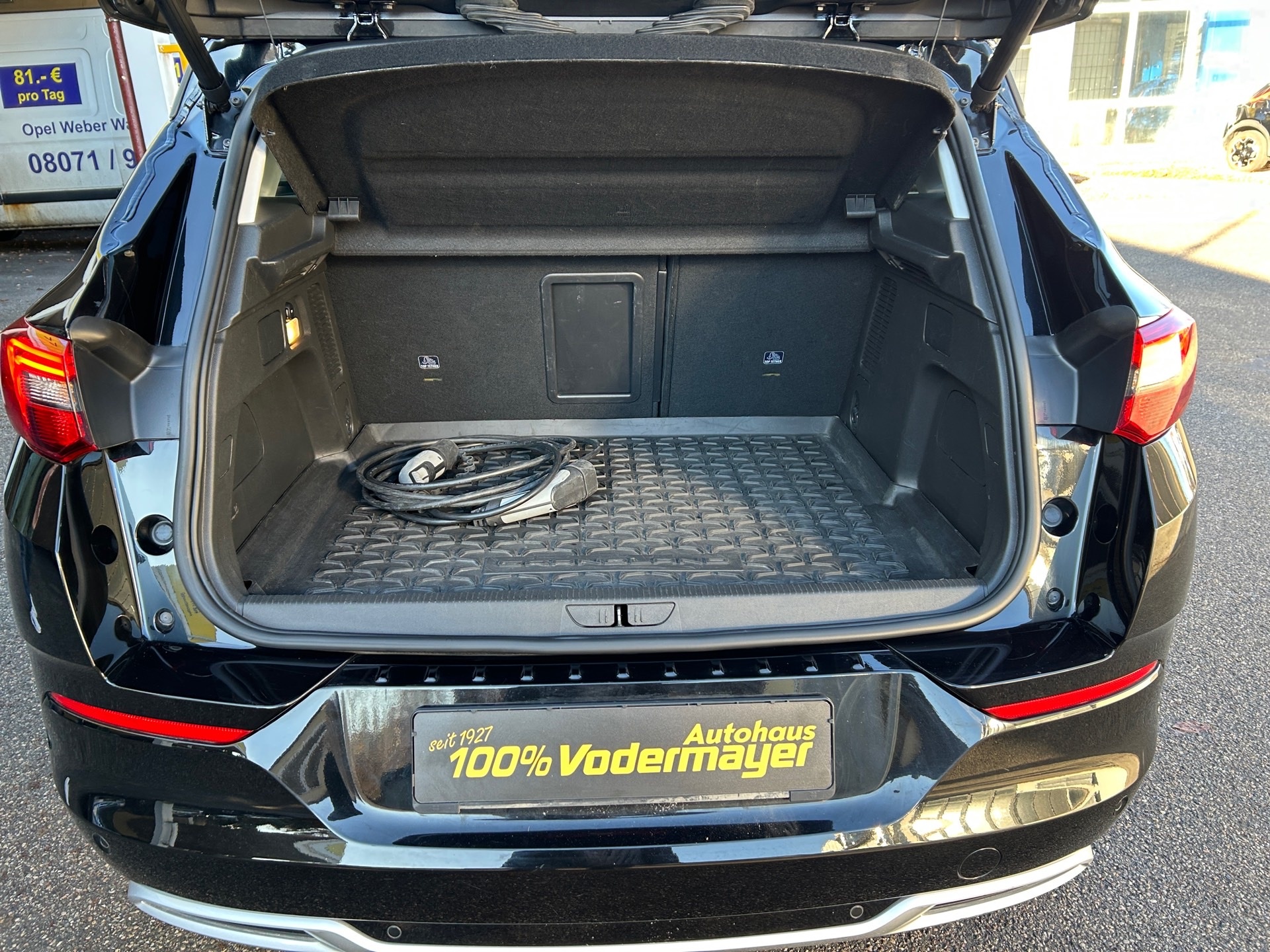 Grandland Ultimate Hybrid 1.6