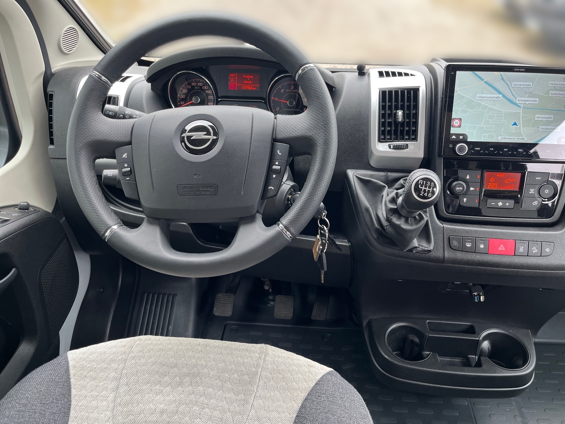 Camper Van Full 600 2.2 mit Aufstelldach