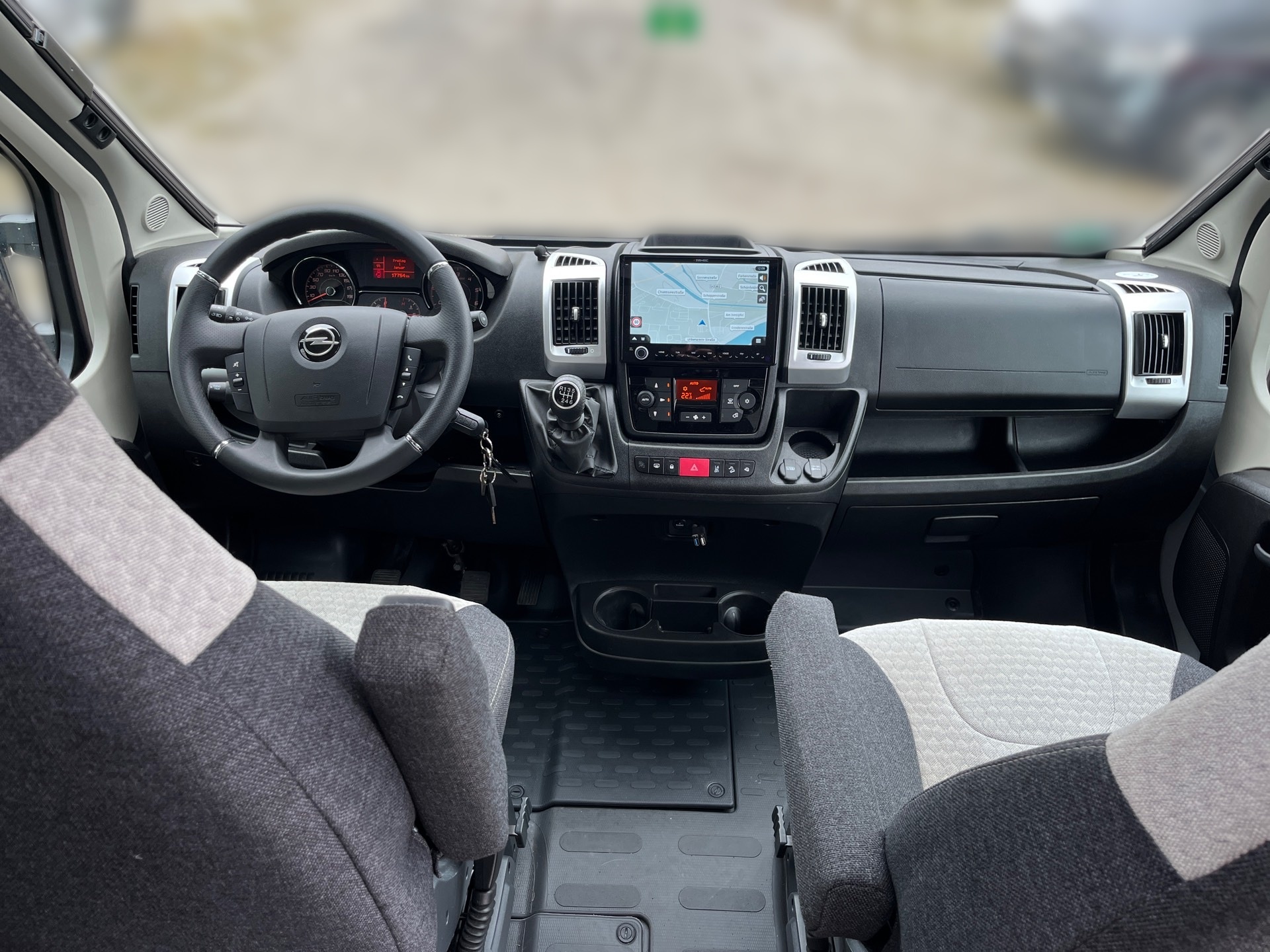 Camper Van Full 600 2.2 mit Aufstelldach